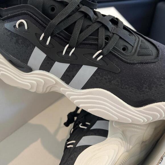 $139 Adidas Men’s Trae Young 3 Basketball Size 14 Black White  IE9362 main image 9